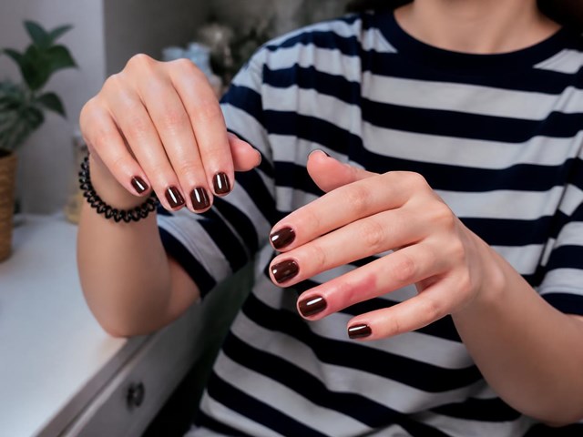 Fortalece tu uña natural: manicura básica o tradicional en Ourense