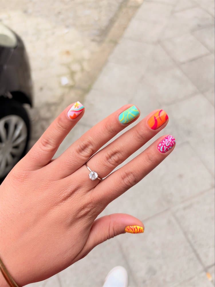 Trabajo de manicura en Bass Nails, Ourense